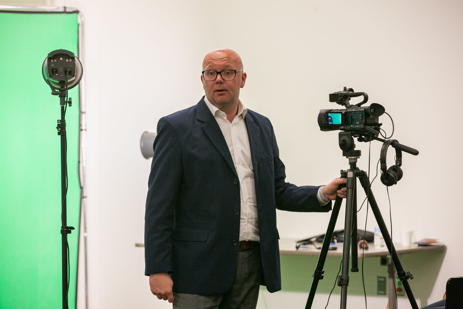 Becoming an Effective Instructor on Camera: Tips from the Art Director’s Studio